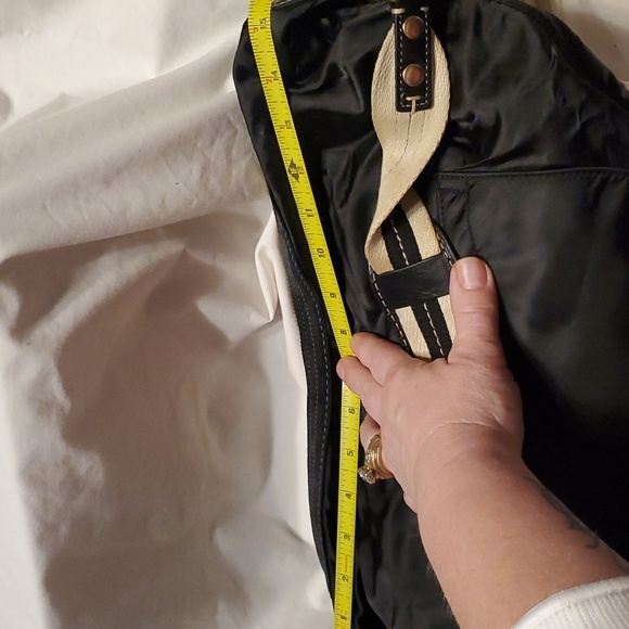 Coach: black moon-shaped bag. - Picture 12 of 16